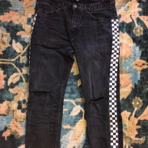 FOREVER 21 SKINNY DISTRESSED JEANS 🥶